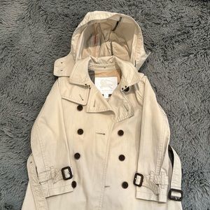 Burberry belted stylish trench coat size 5T